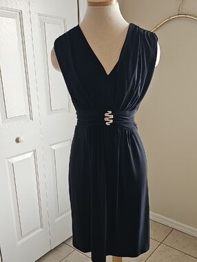 Classic Black V-Neck Sleeveless Dress with Waist Accent. Ruched Front Y2K. Sz 12